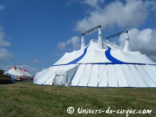 Loire-Atlantique: le nouveau chapiteau du Cirque Joseph Bouglione inauguré à Saint-Nazaire