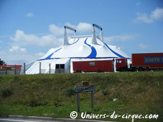 Loire-Atlantique: le nouveau chapiteau du Cirque Joseph Bouglione inauguré à Saint-Nazaire