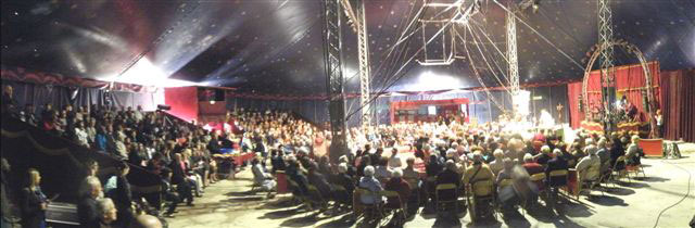 Meurthe-et-Moselle: la messe de Longwy sous le chapiteau du Cirque Maximum en images