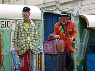 Saône-et-Loire: nez rouges dans la ville à Mcon dans le cadre de Cirque en Fête