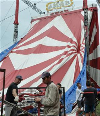 Saône-et-Loire: un montage en un clin d'il pour le Cirque Amar à Mcon