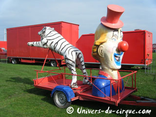 Affiches et matériel publicitaire 2012 du Cirque Maximum