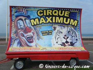 Affiches et matériel publicitaire 2012 du Cirque Maximum