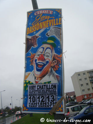 Ile-de-France: le Cirque Joy Dassonneville en tournée en région parisienne