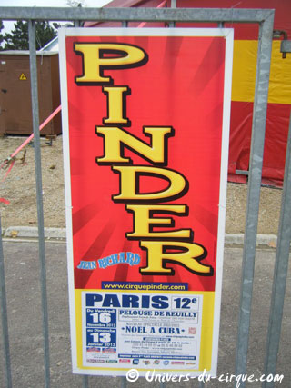 Paris: les convois du Cirque Pinder sont arrivés sur la Pelouse de Reuilly
