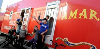 Hérault: à l'école avec les enfants du Cirque Amar à Béziers