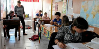 Hérault: à l'école avec les enfants du Cirque Amar à Béziers
