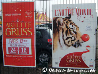 Paris: les convois du Cirque Arlette Gruss sont arrivés sur la Pelouse de Reuilly