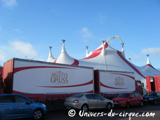 Paris: nouvelle décoration pour les véhicules du Cirque Arlette Gruss