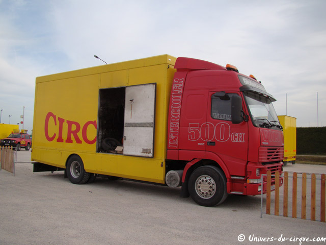 Cirque Eden Circus