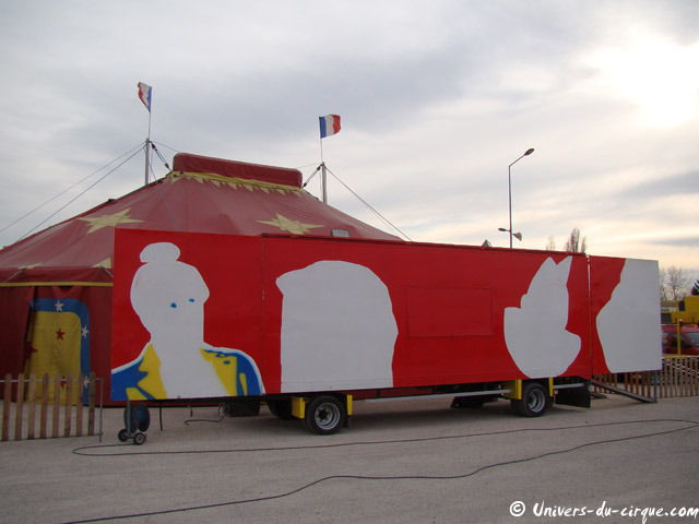 Cirque Eden Circus