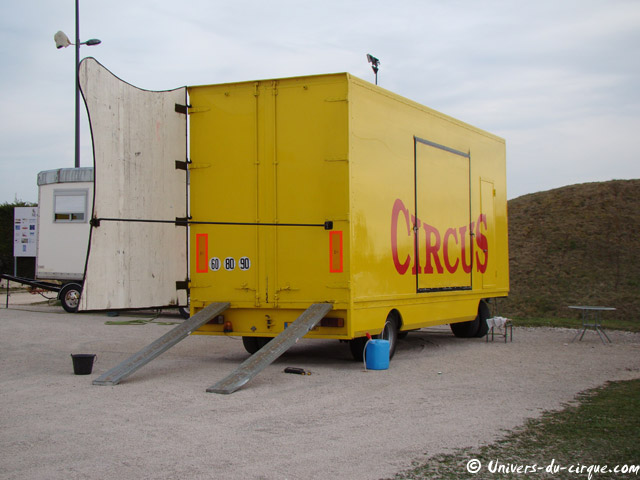 Cirque Eden Circus