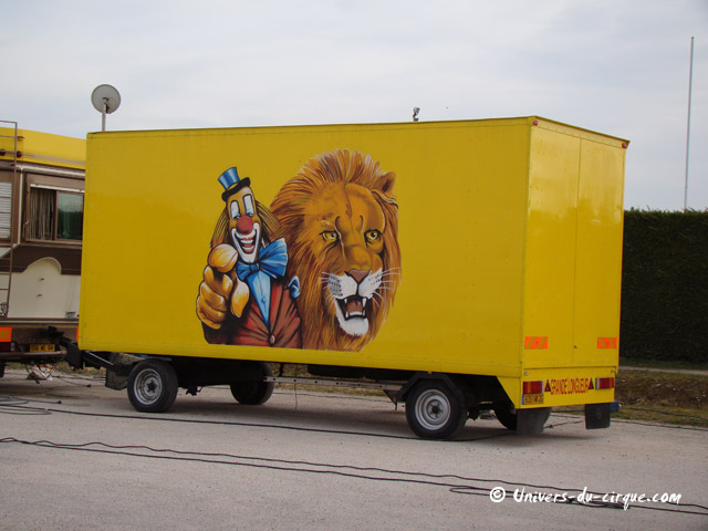 Cirque Eden Circus